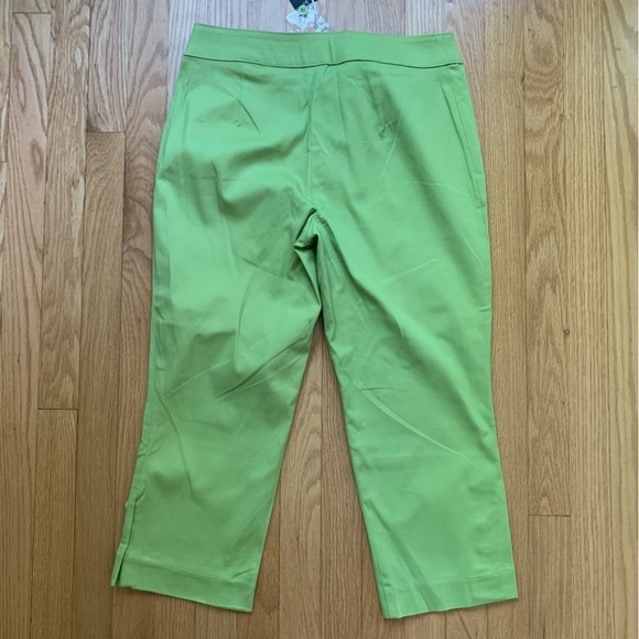 NWT Monroe & Main Lime Green Button Capri Pants Size 6 - Picture 4 of 10